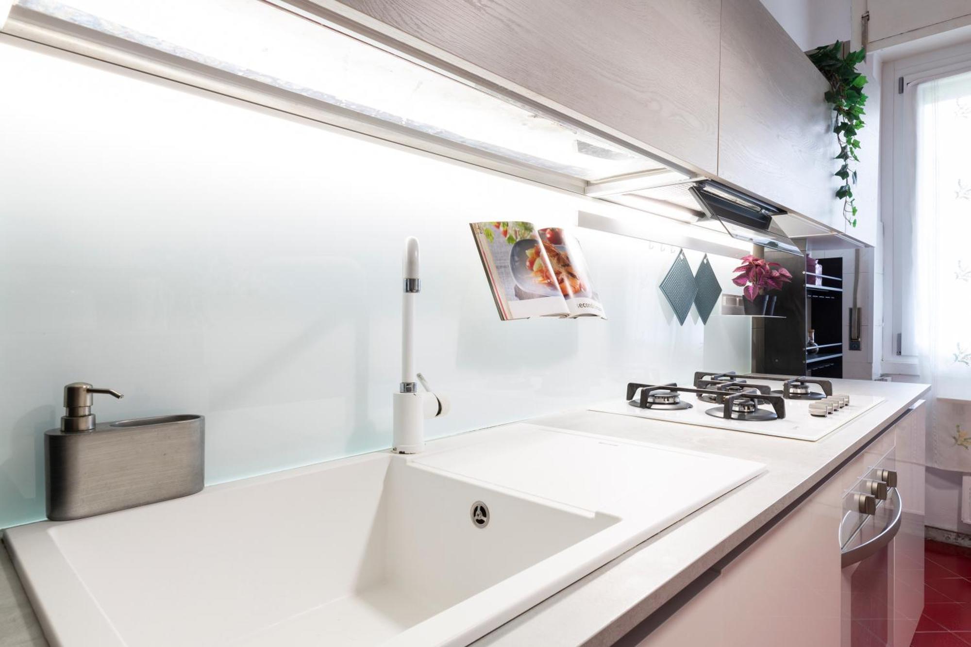 Trendy Corner - Fashion District Apartment